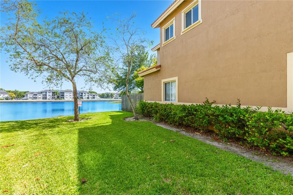 8549 SW 214th Ln Cutler Bay, FL 33189