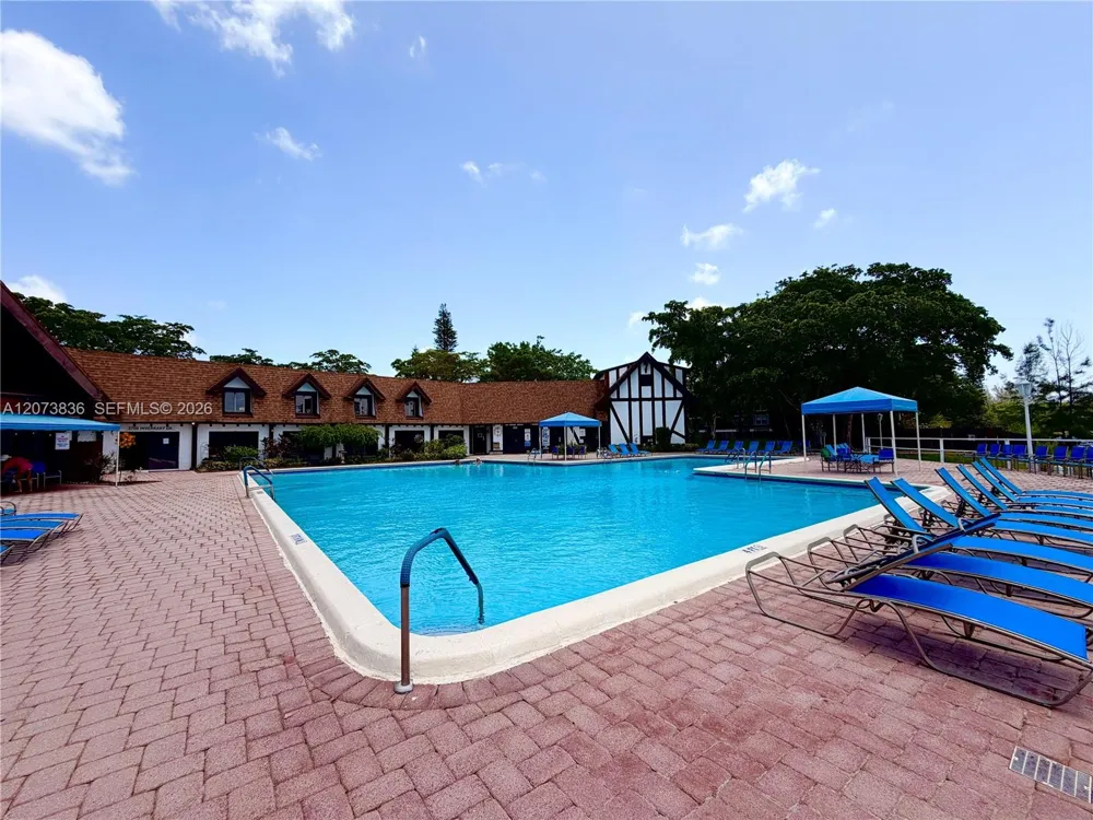3730 Inverrary Dr #1G Lauderhill, FL 33319