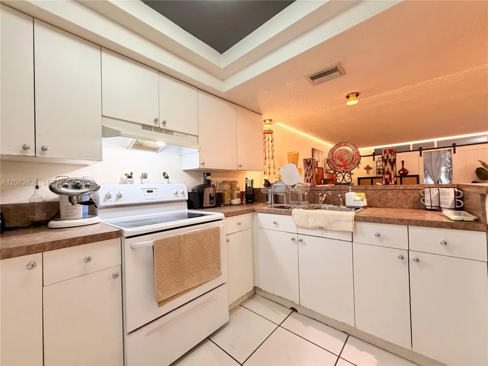 3730 Inverrary Dr #1G Lauderhill, FL 33319
