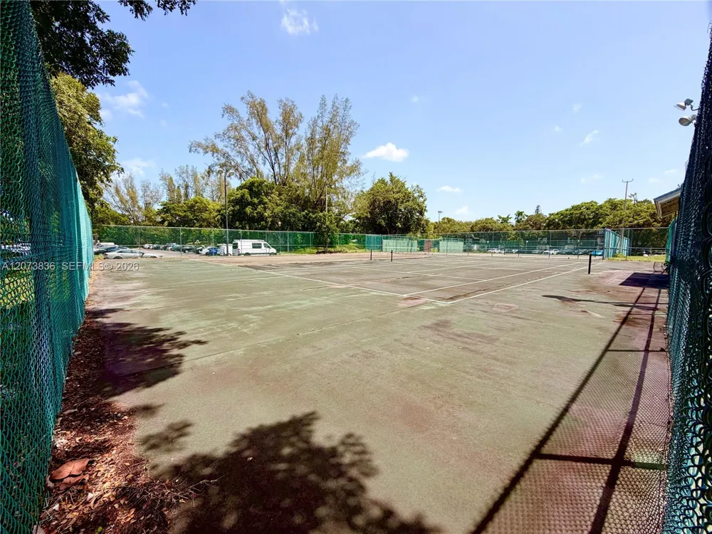 3730 Inverrary Dr #1G Lauderhill, FL 33319