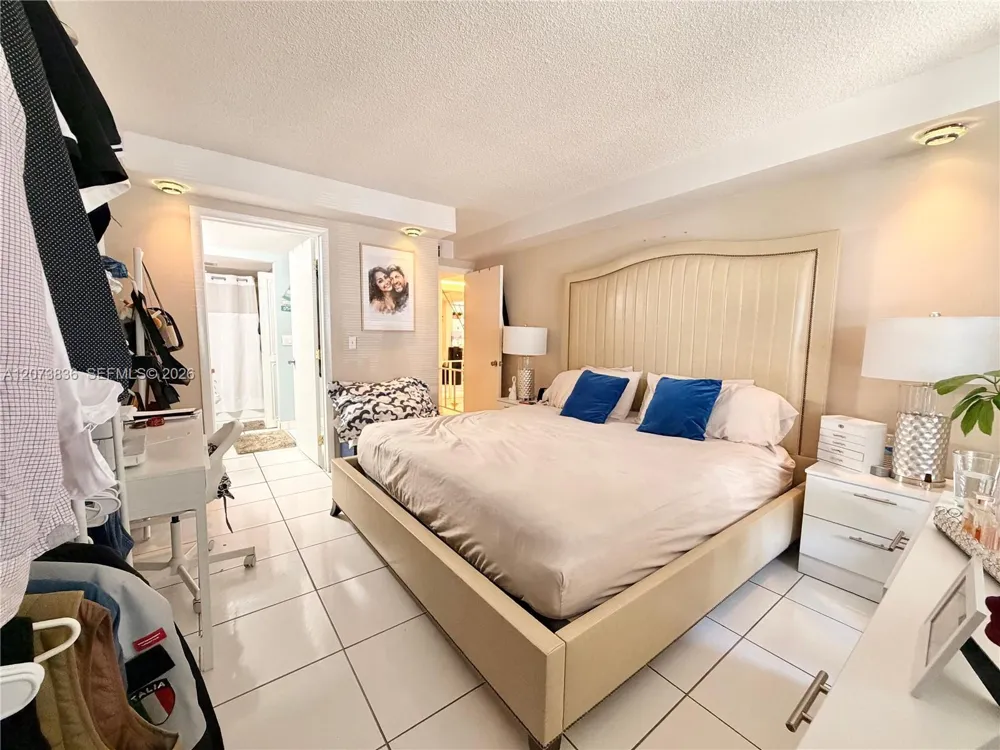 3730 Inverrary Dr #1G Lauderhill, FL 33319