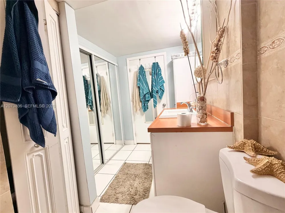3730 Inverrary Dr #1G Lauderhill, FL 33319