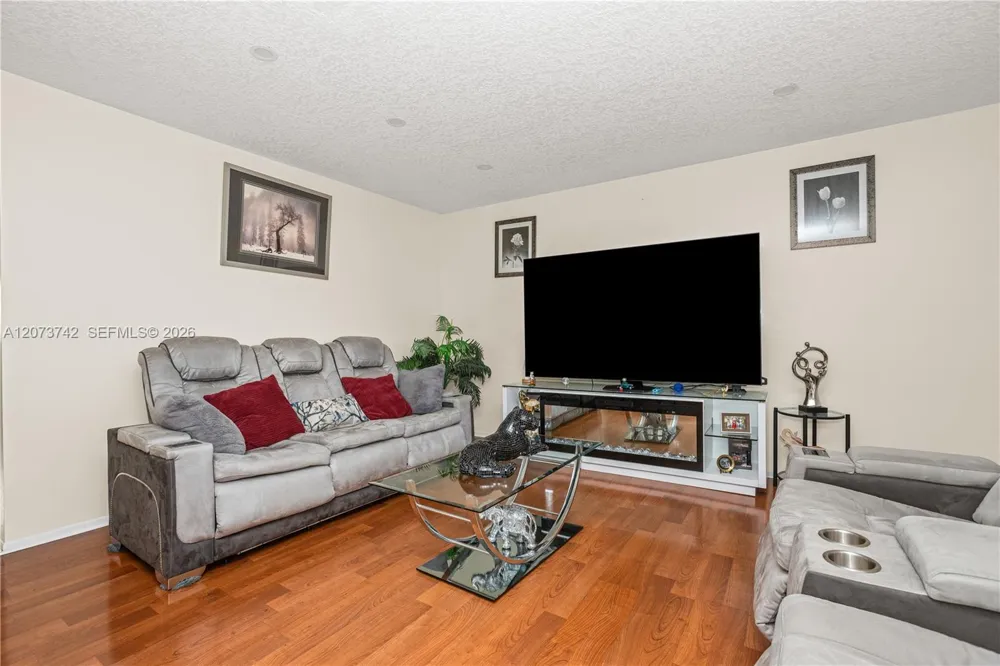 5300 Washington St #E209 Hollywood, FL 33021