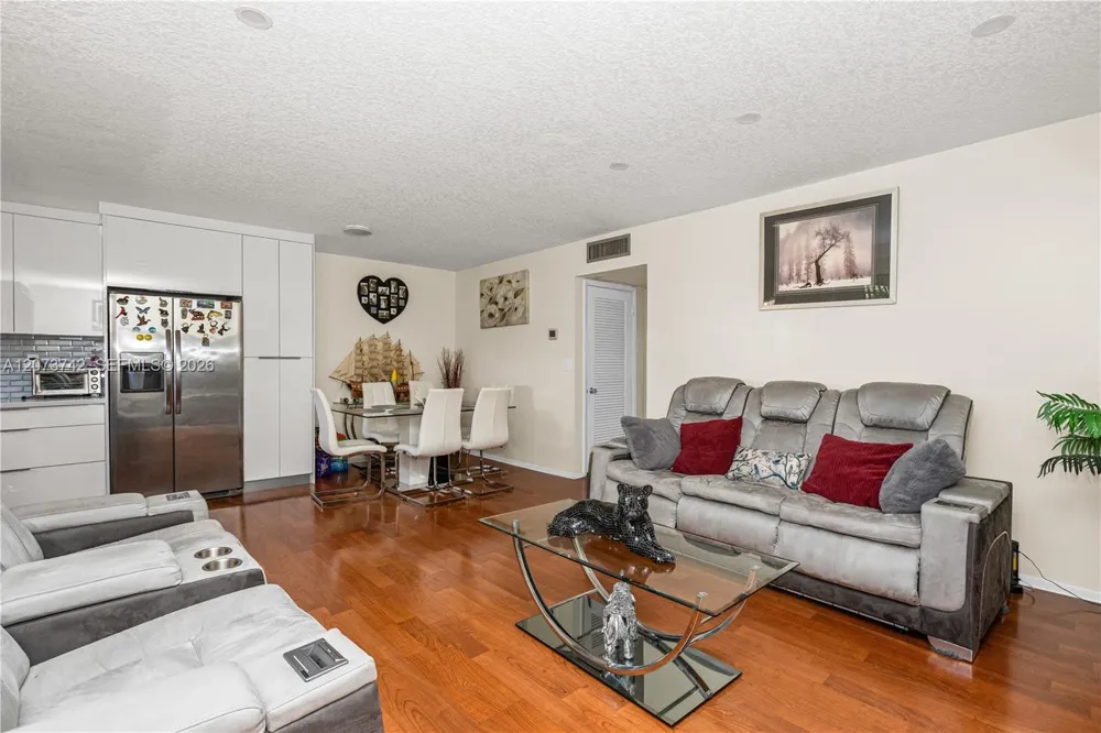 5300 Washington St #E209 Hollywood, FL 33021