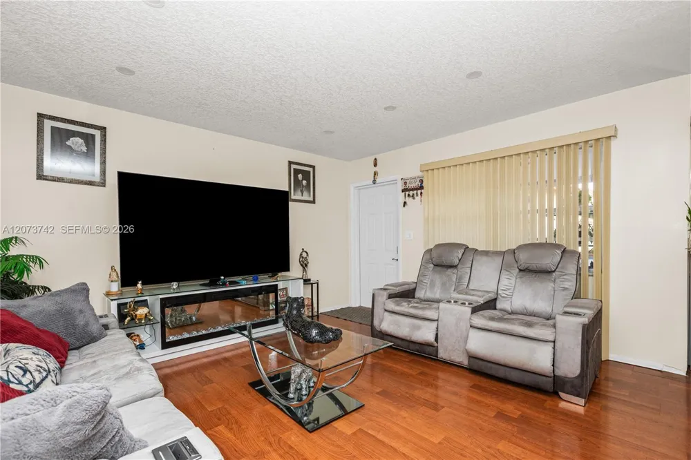 5300 Washington St #E209 Hollywood, FL 33021