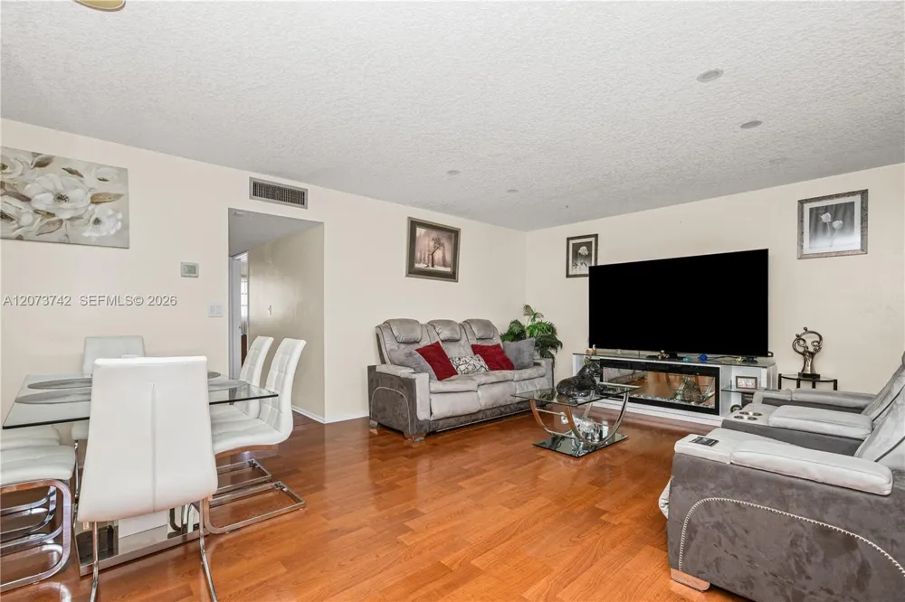 5300 Washington St #E209 Hollywood, FL 33021