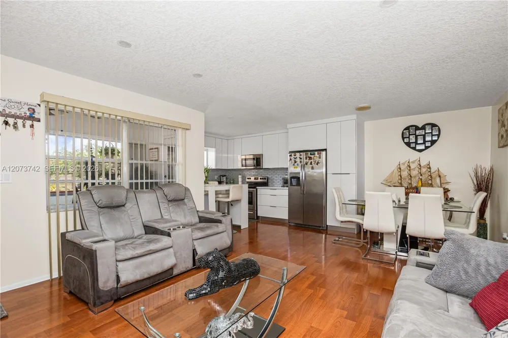 5300 Washington St #E209 Hollywood, FL 33021
