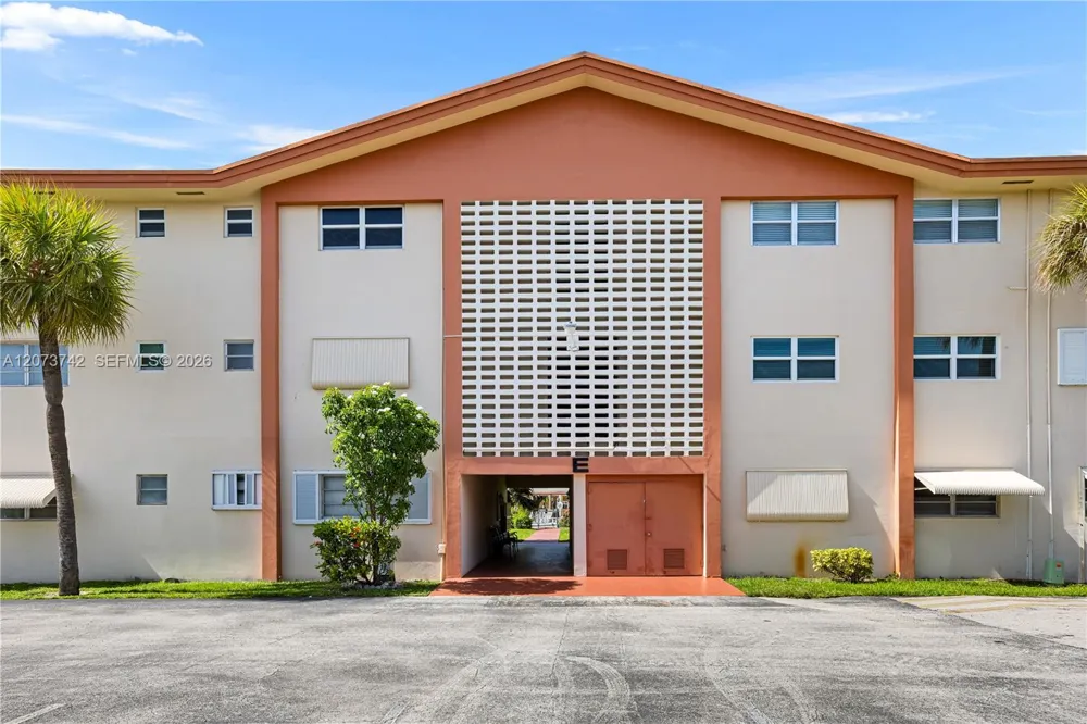 5300 Washington St #E209 Hollywood, FL 33021