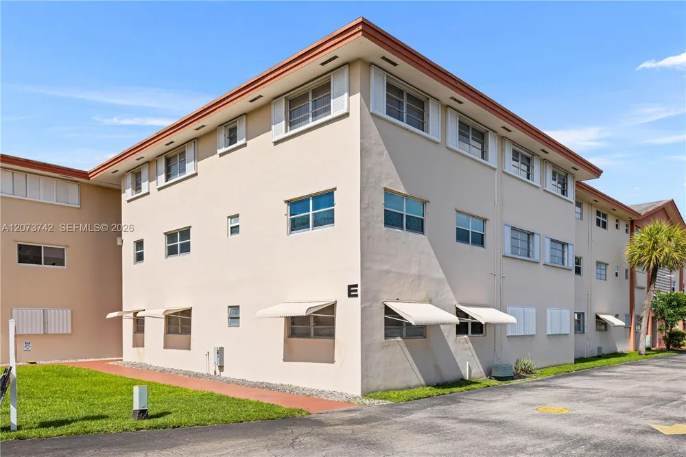 5300 Washington St #E209 Hollywood, FL 33021