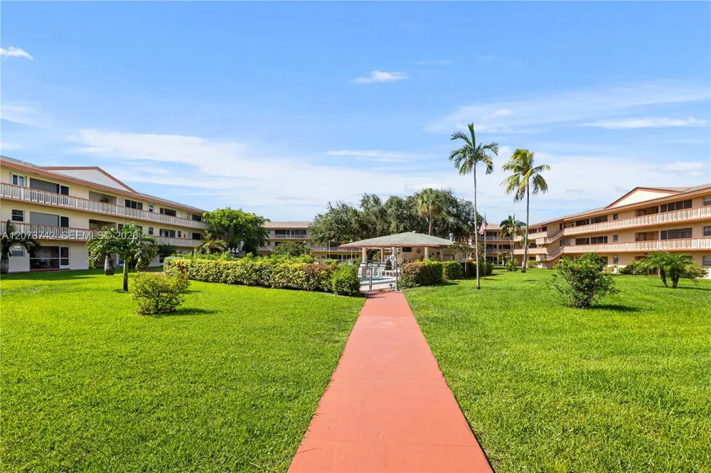 5300 Washington St #E209 Hollywood, FL 33021