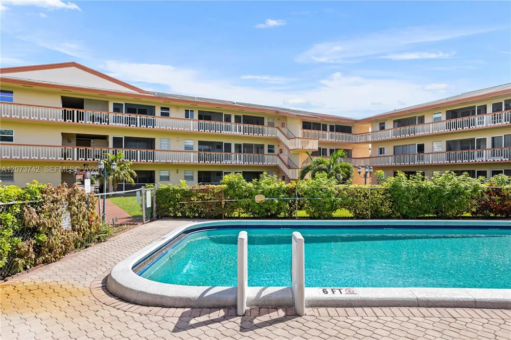 5300 Washington St #E209 Hollywood, FL 33021