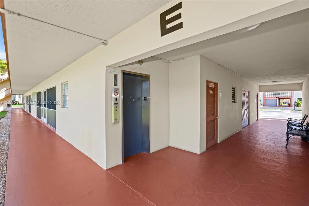 5300 Washington St #E209 Hollywood, FL 33021