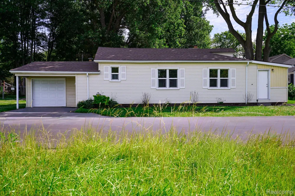 36807 JEFFERSON AVENUE Harrison Charter Township, MI 48045