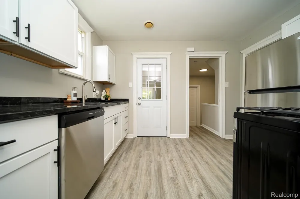36807 JEFFERSON AVENUE Harrison Charter Township, MI 48045