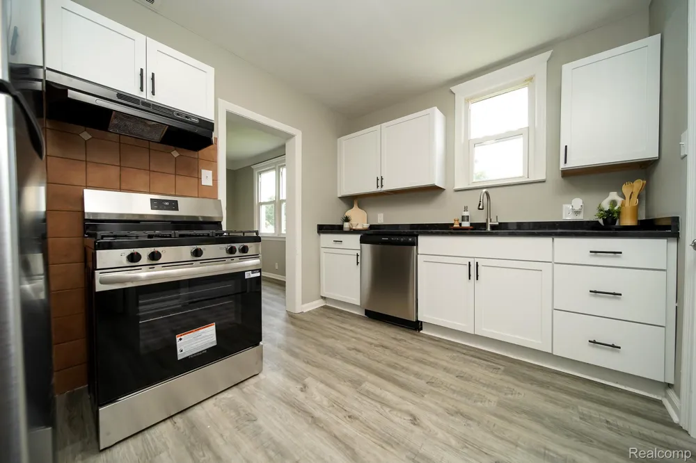 36807 JEFFERSON AVENUE Harrison Charter Township, MI 48045