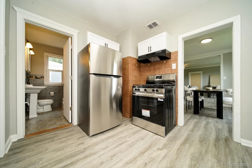 36807 JEFFERSON AVENUE Harrison Charter Township, MI 48045
