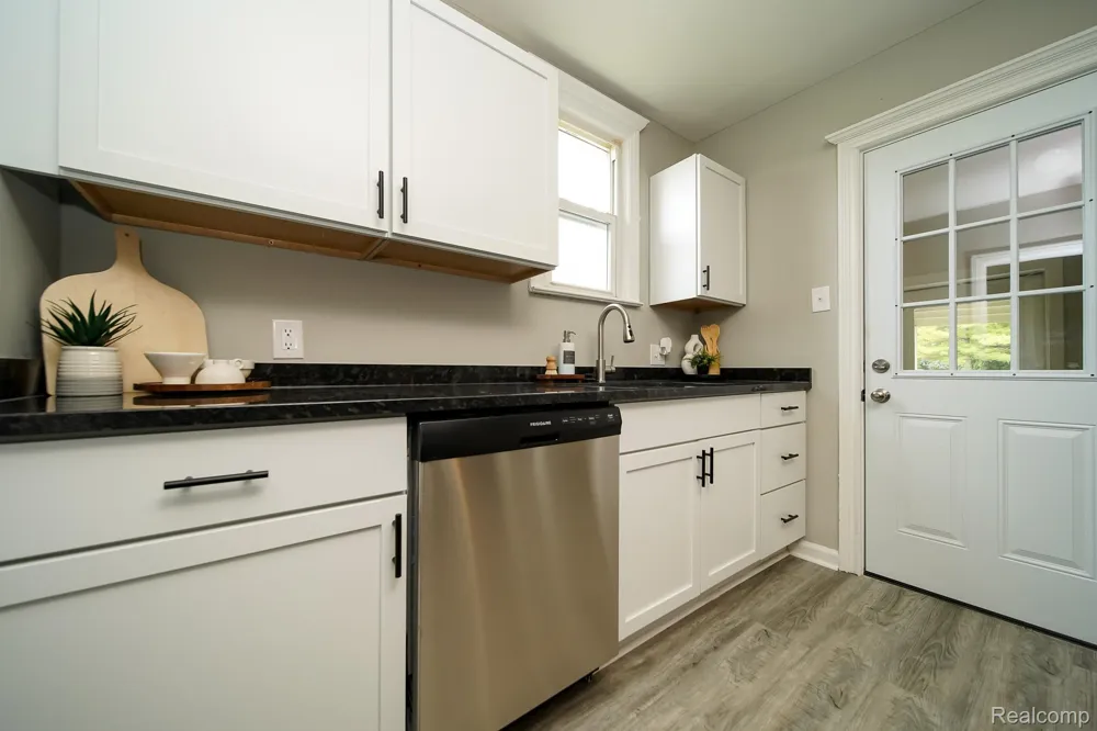 36807 JEFFERSON AVENUE Harrison Charter Township, MI 48045