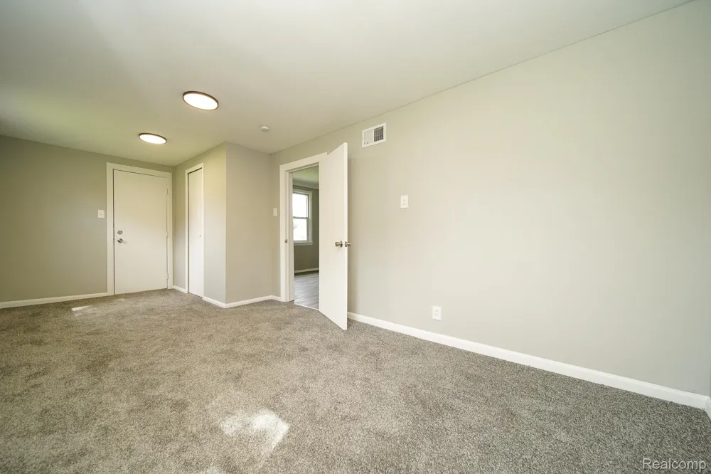 36807 JEFFERSON AVENUE Harrison Charter Township, MI 48045