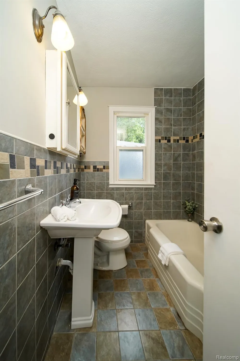 36807 JEFFERSON AVENUE Harrison Charter Township, MI 48045