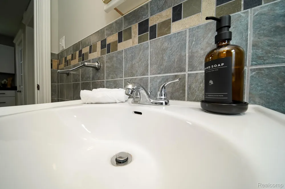 36807 JEFFERSON AVENUE Harrison Charter Township, MI 48045
