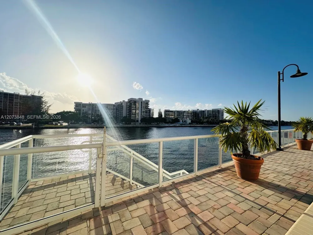 3000 S Ocean Dr #1218 Hollywood, FL 33019