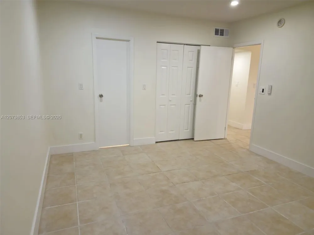 4800 NW 35th St #607 Lauderdale Lakes, FL 33319