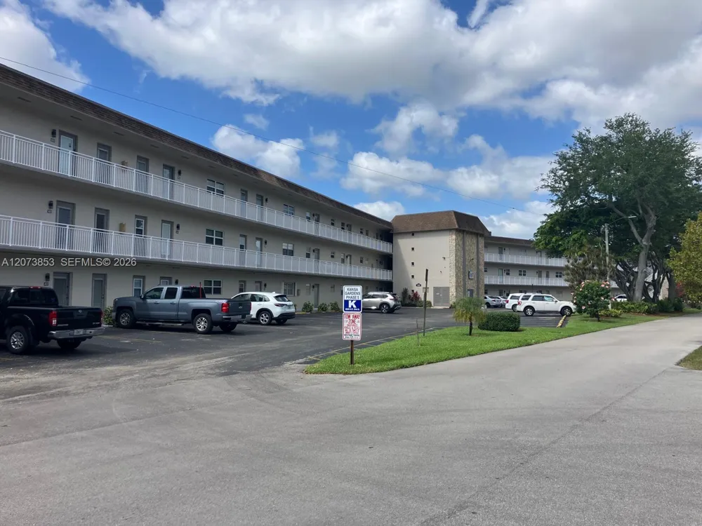 4800 NW 35th St #607 Lauderdale Lakes, FL 33319