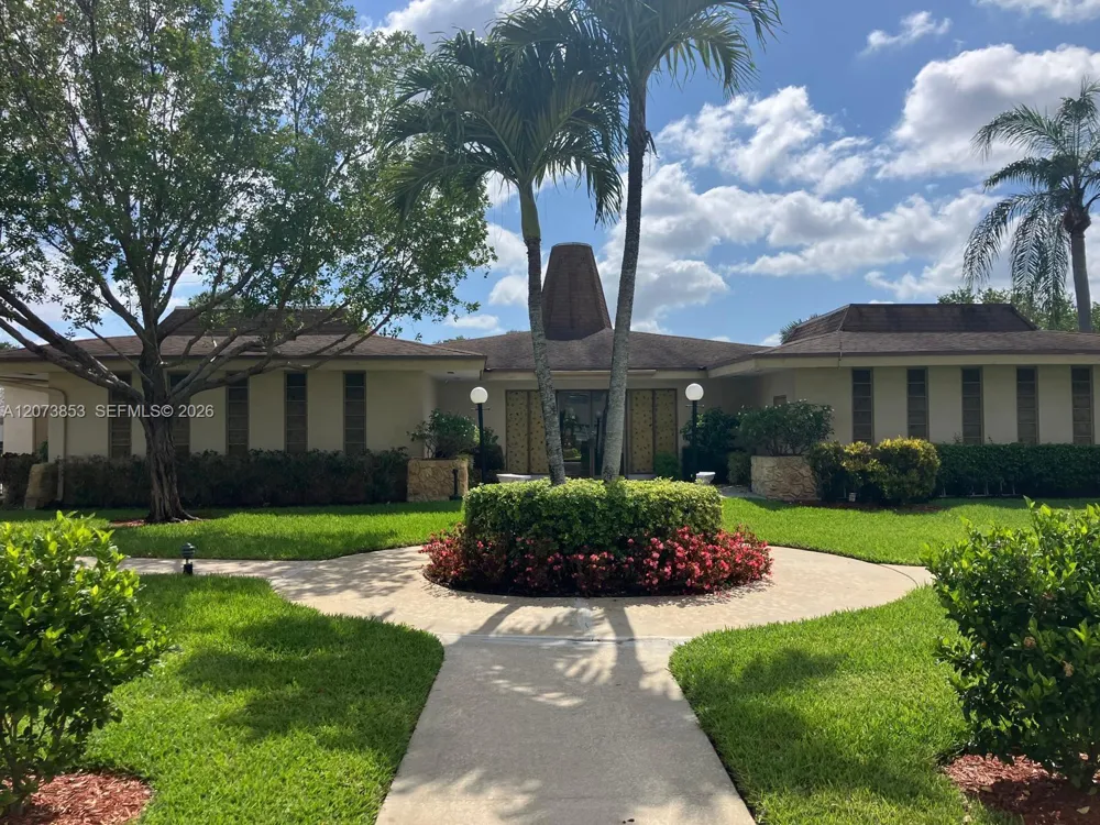 4800 NW 35th St #607 Lauderdale Lakes, FL 33319