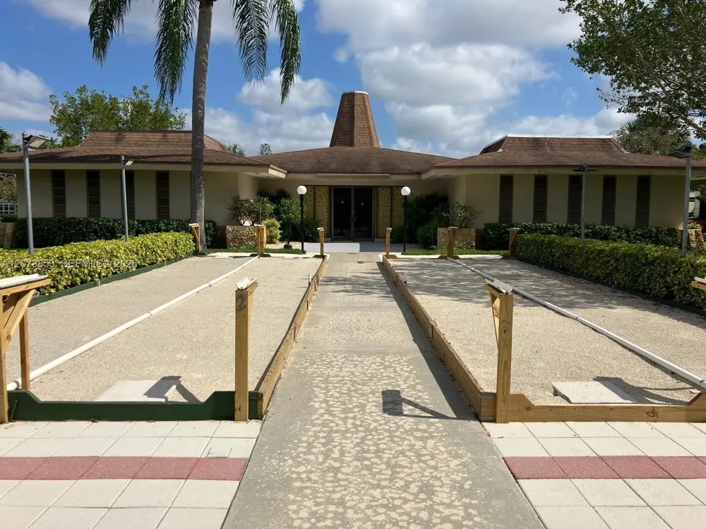 4800 NW 35th St #607 Lauderdale Lakes, FL 33319