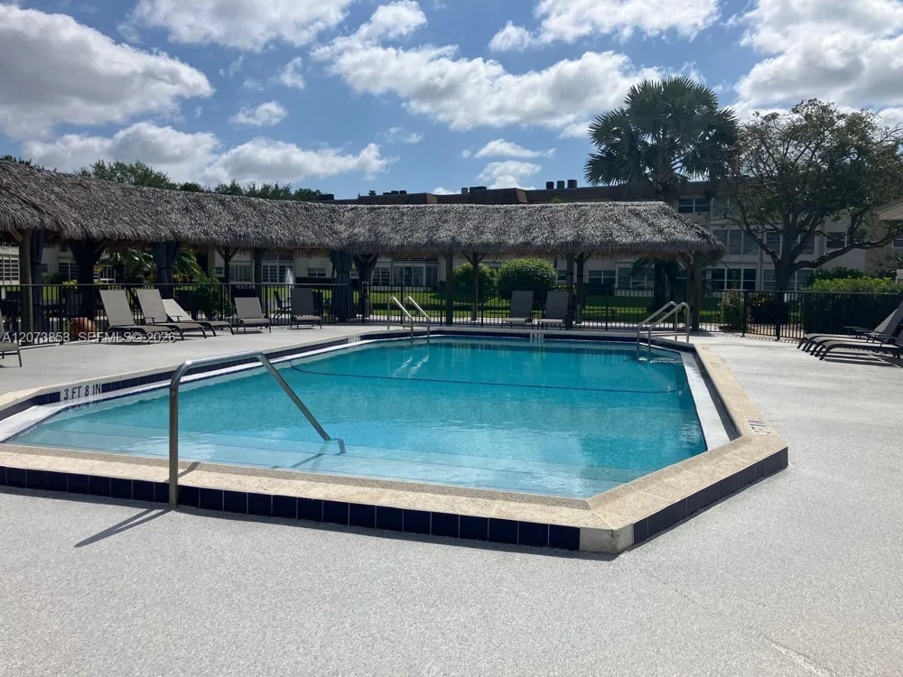 4800 NW 35th St #607 Lauderdale Lakes, FL 33319