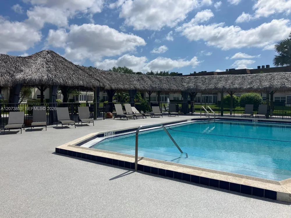 4800 NW 35th St #607 Lauderdale Lakes, FL 33319