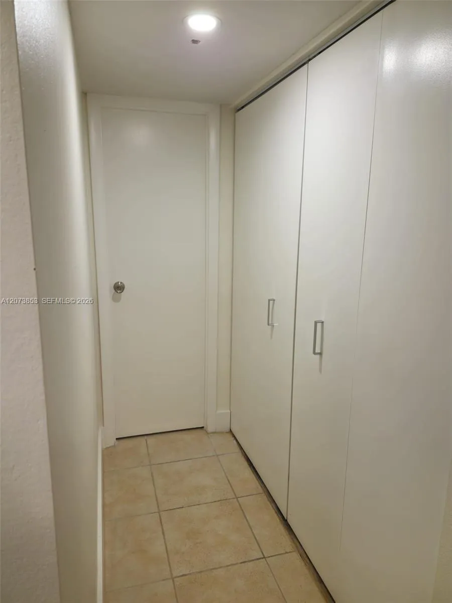 4800 NW 35th St #607 Lauderdale Lakes, FL 33319