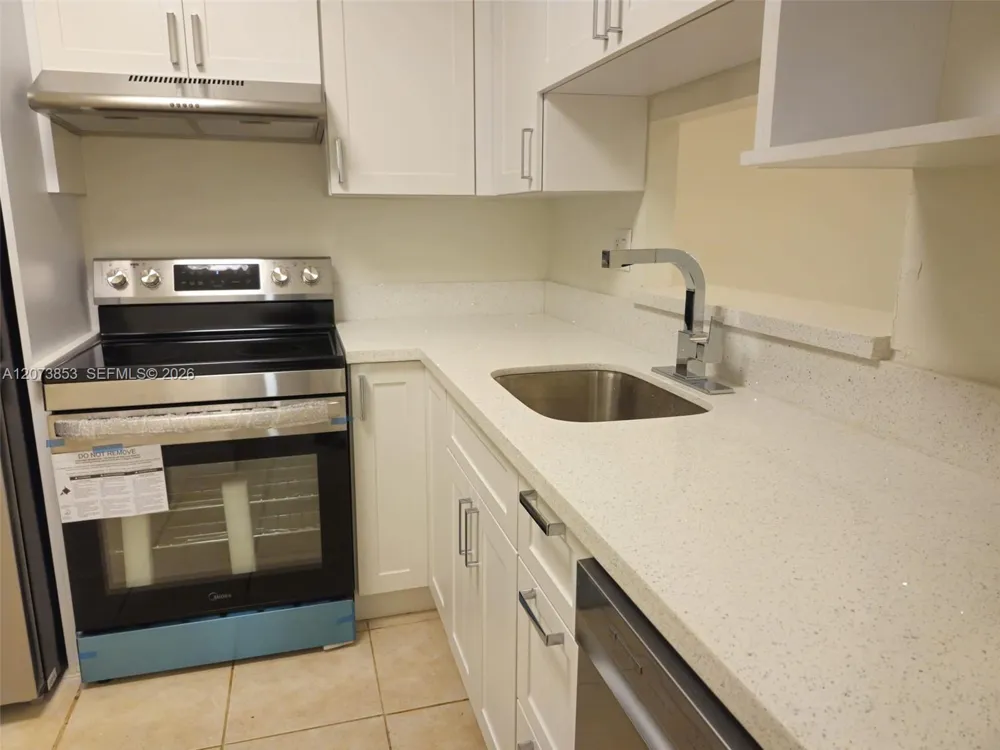 4800 NW 35th St #607 Lauderdale Lakes, FL 33319