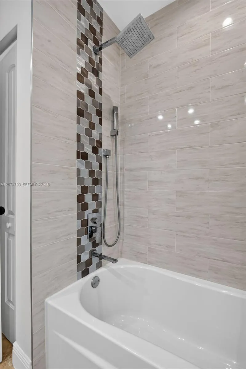 3200 NW 114th Ter Coral Springs, FL 33065