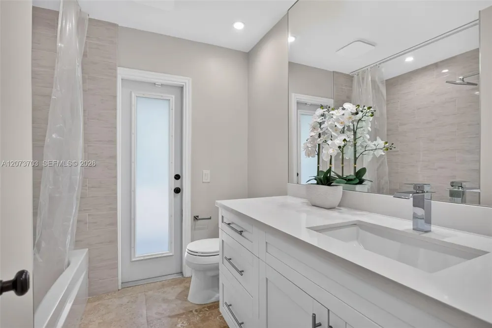 3200 NW 114th Ter Coral Springs, FL 33065