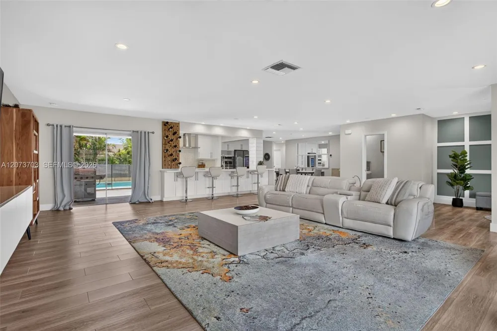 3200 NW 114th Ter Coral Springs, FL 33065