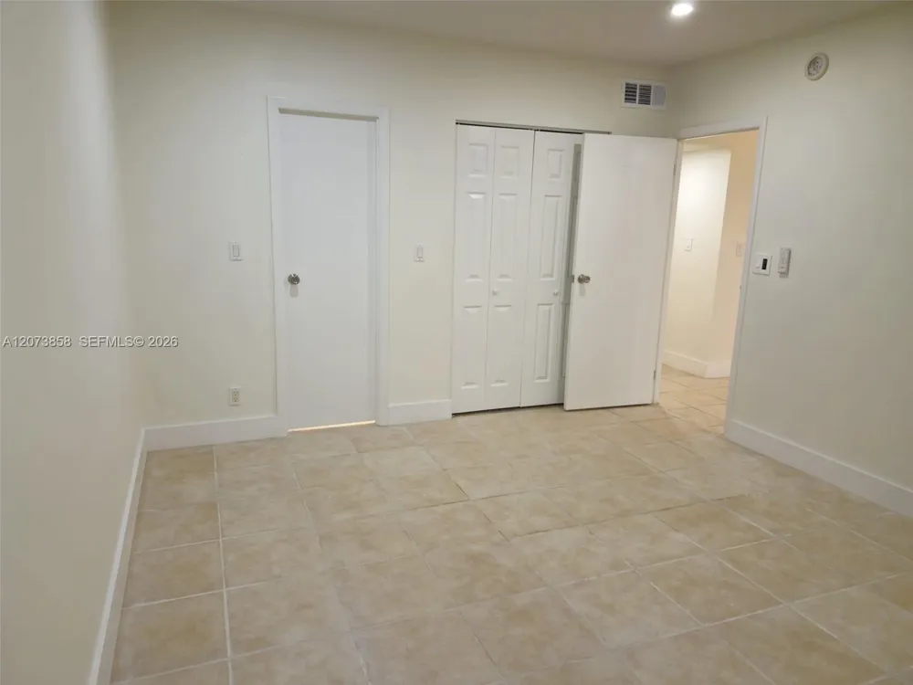 4800 NW 35th St #607 Lauderdale Lakes, FL 33319