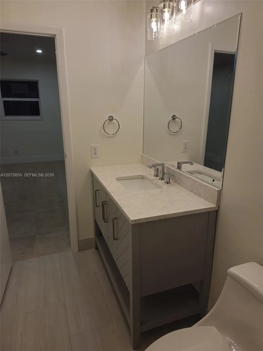 4800 NW 35th St #607 Lauderdale Lakes, FL 33319