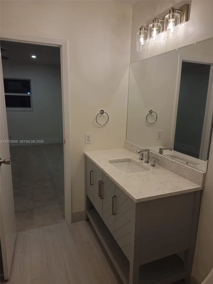 4800 NW 35th St #607 Lauderdale Lakes, FL 33319