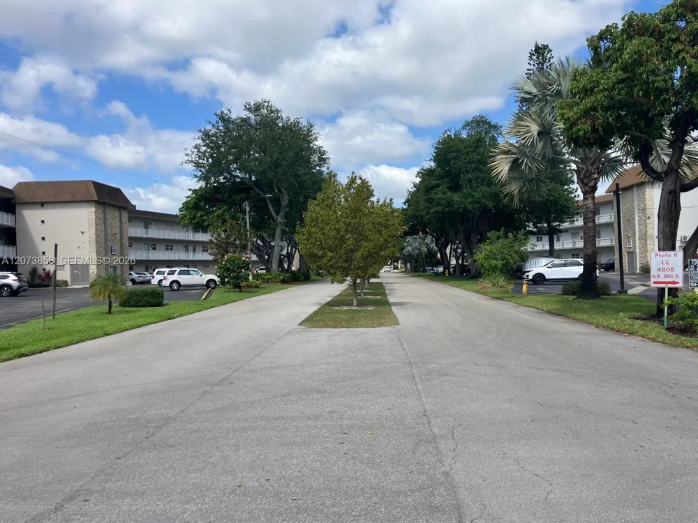4800 NW 35th St #607 Lauderdale Lakes, FL 33319