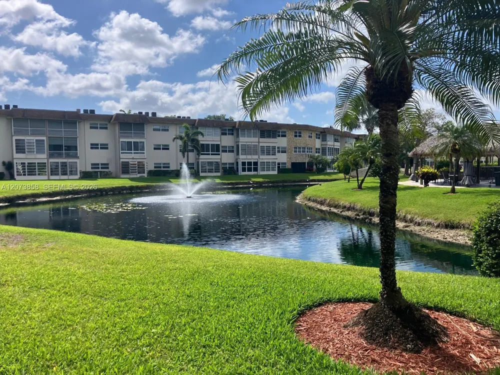 4800 NW 35th St #607 Lauderdale Lakes, FL 33319