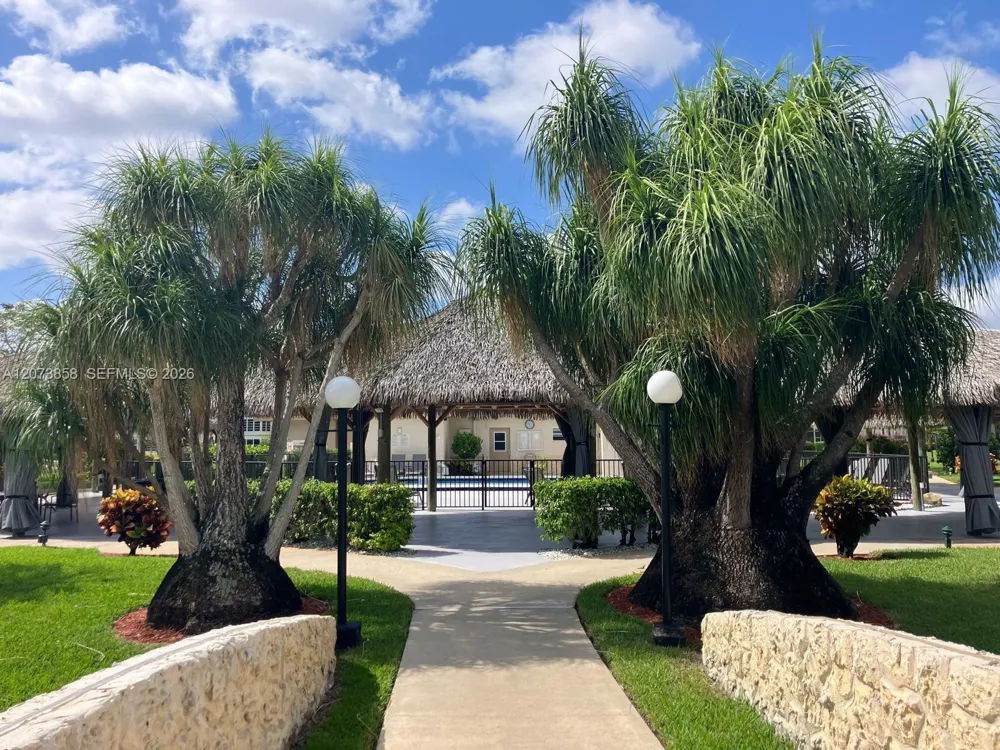4800 NW 35th St #607 Lauderdale Lakes, FL 33319