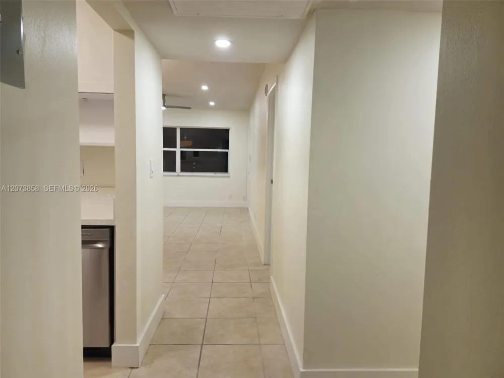 4800 NW 35th St #607 Lauderdale Lakes, FL 33319