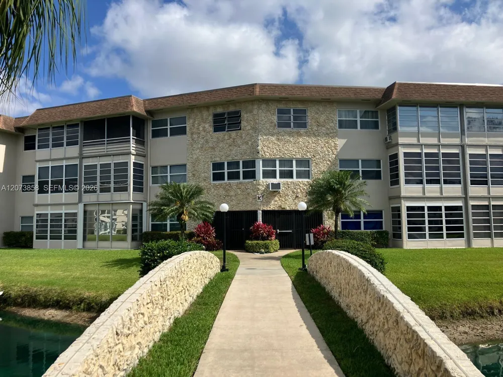 4800 NW 35th St #607 Lauderdale Lakes, FL 33319