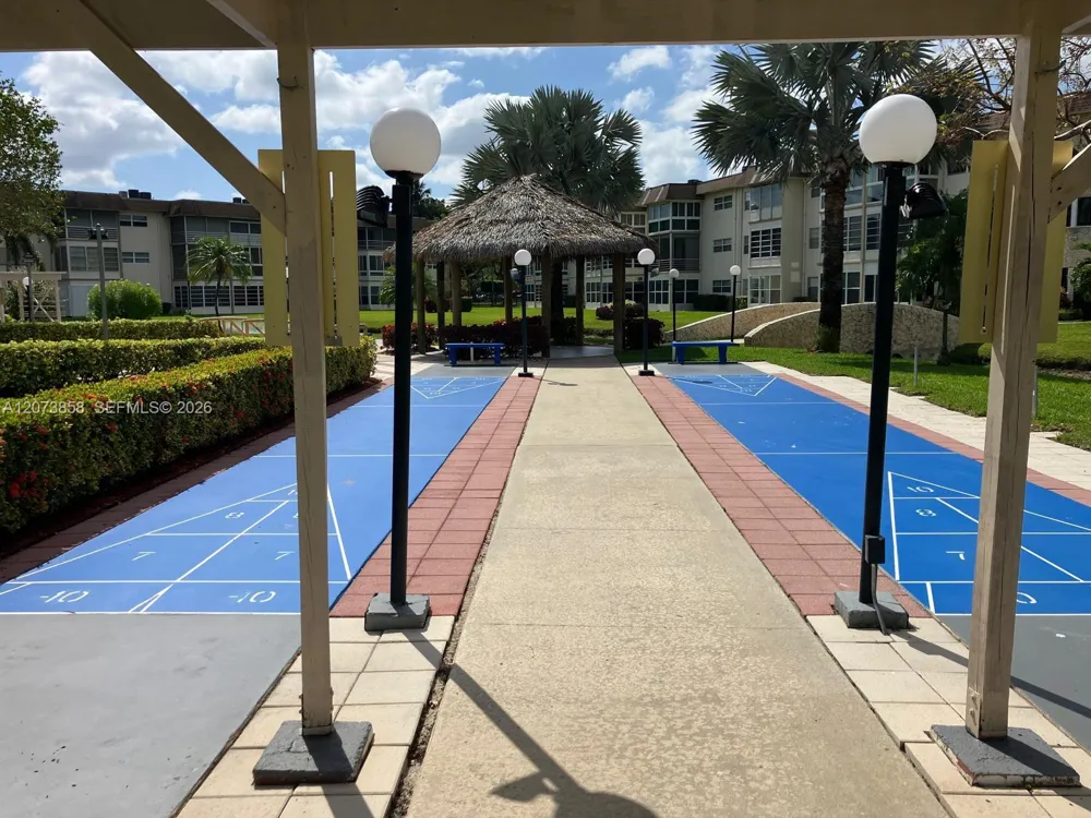 4800 NW 35th St #607 Lauderdale Lakes, FL 33319