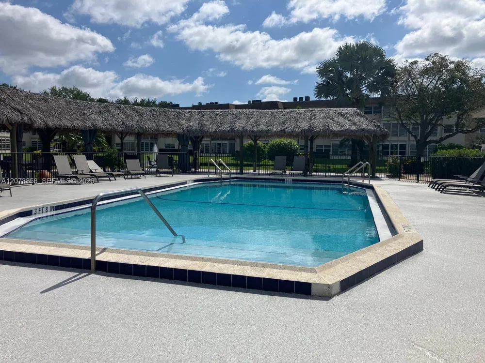 4800 NW 35th St #607 Lauderdale Lakes, FL 33319