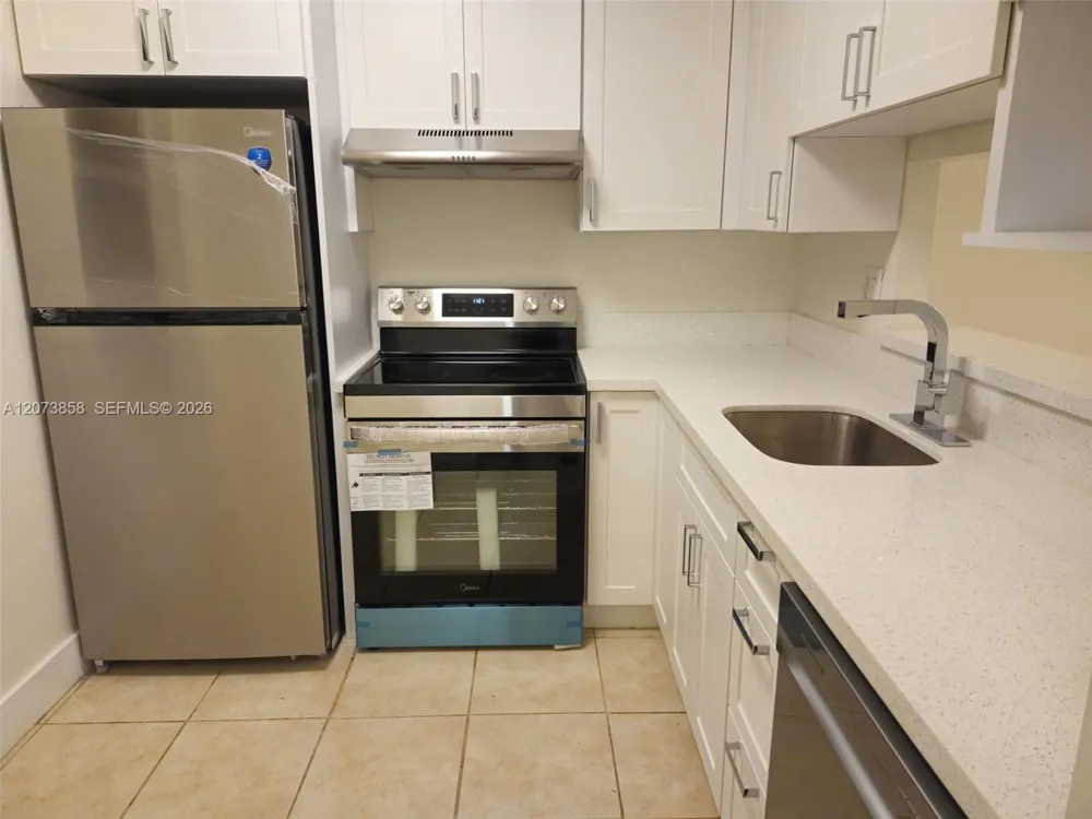 4800 NW 35th St #607 Lauderdale Lakes, FL 33319