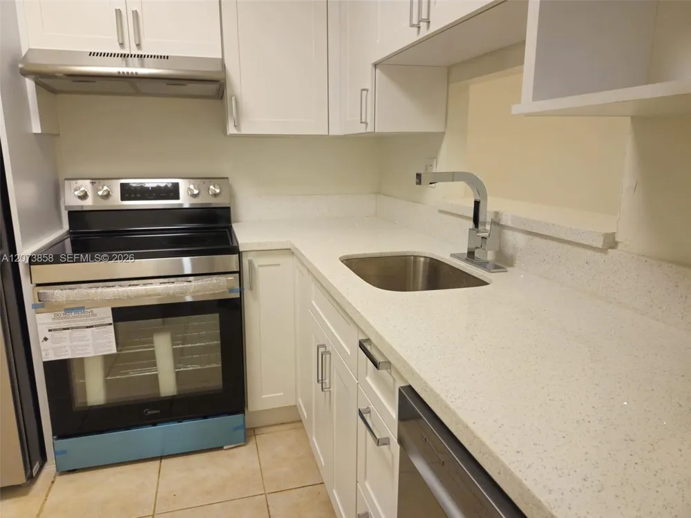 4800 NW 35th St #607 Lauderdale Lakes, FL 33319