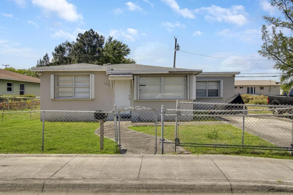 1325 W 32ND STREET Riviera Beach, FL 33404