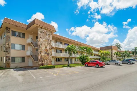 400 VILLAGE GREEN CIRCLE W #102